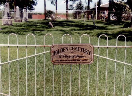 Holden West Cemetery with namelabel - med navneplaten.
