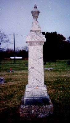 Gunder Kinneys marker again  -
-  Gunder Kinneys gravstein igjen.