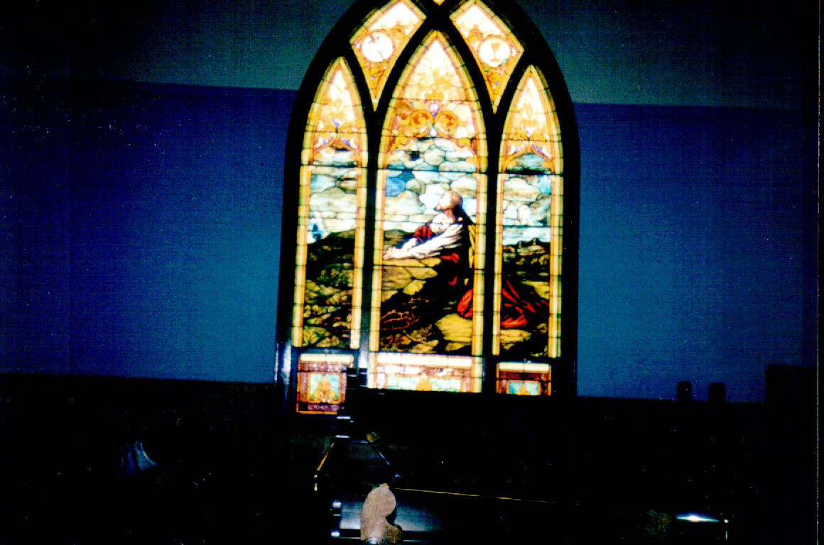 Et av vinduene i kirken -
 One of the windows in the church